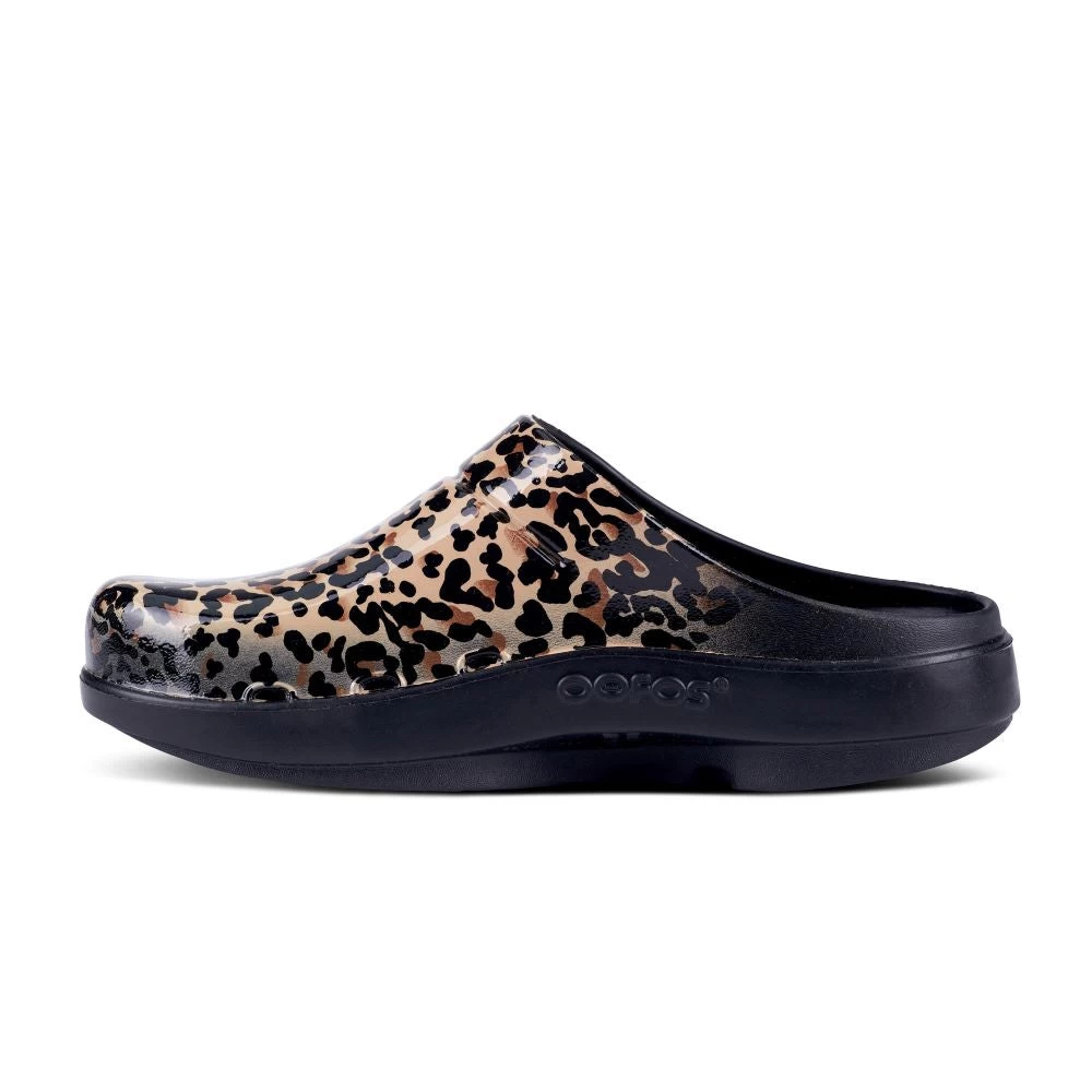 'OOFOS' Women's OOcloog Luxe Pixel Clog - Black / Black Leopard - Image 6
