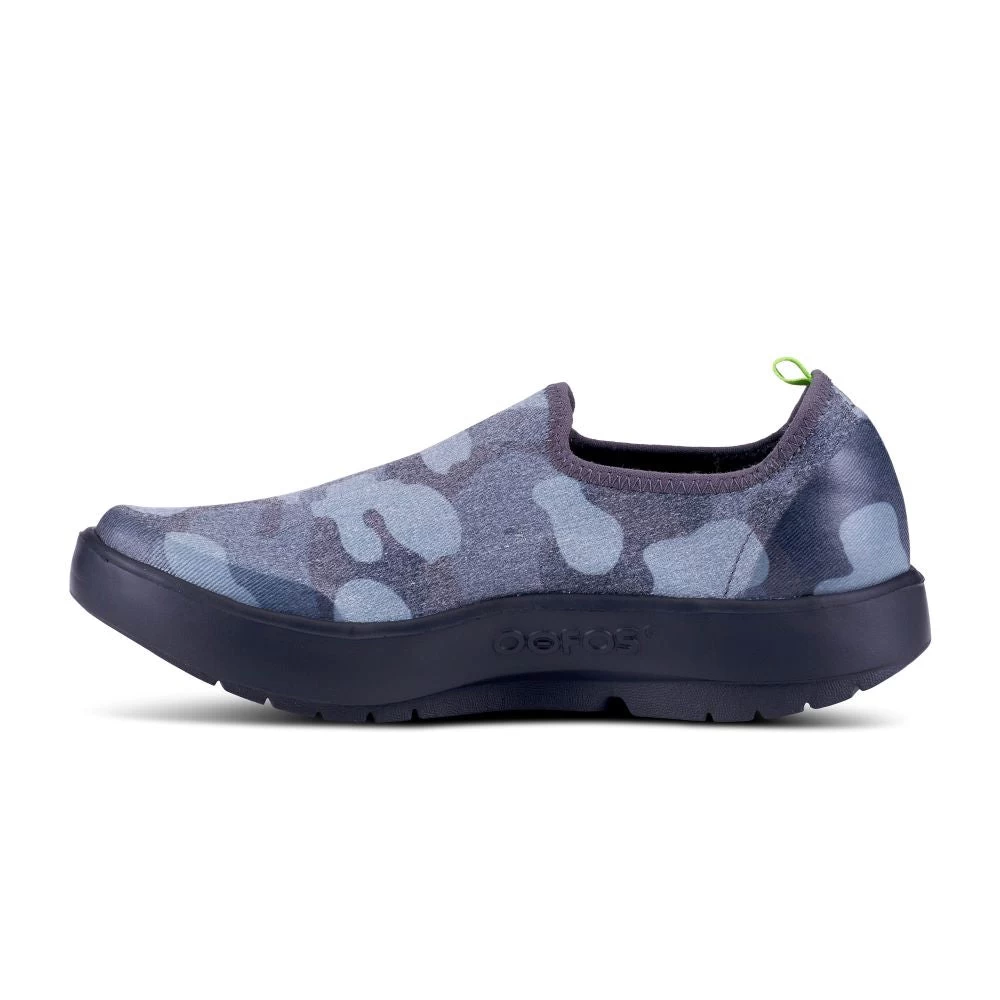'OOFOS' Women's OOmg EeZee Low Shoe - Black / Grey Camo - Image 6